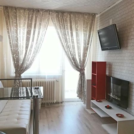 Ana'S Apartment Oradea Luaran gambar