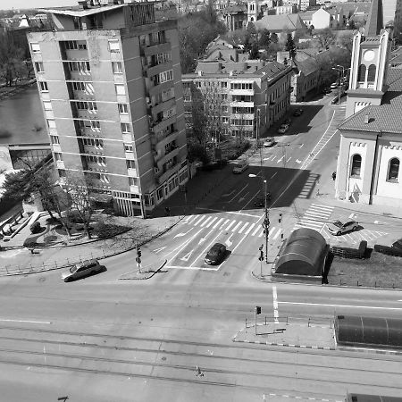 Ana'S Apartment Oradea Luaran gambar