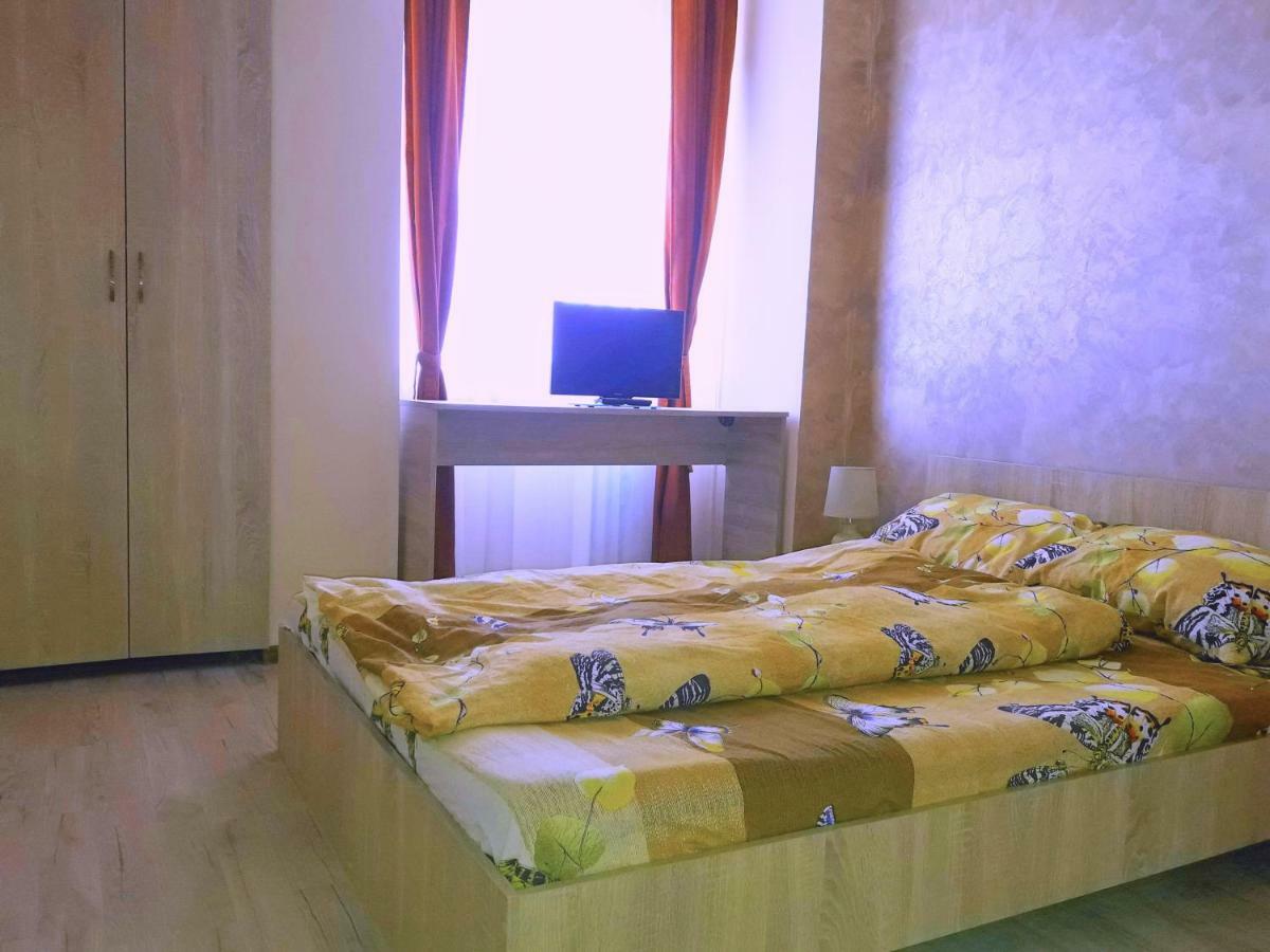 Ana'S Apartment Oradea Luaran gambar